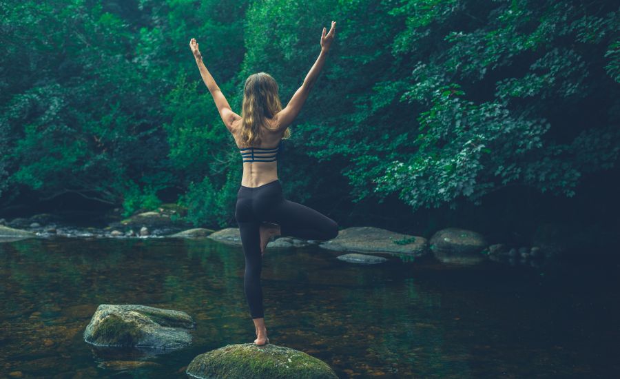 Yoga y meditación para renovar cuerpo y mente con tu camper