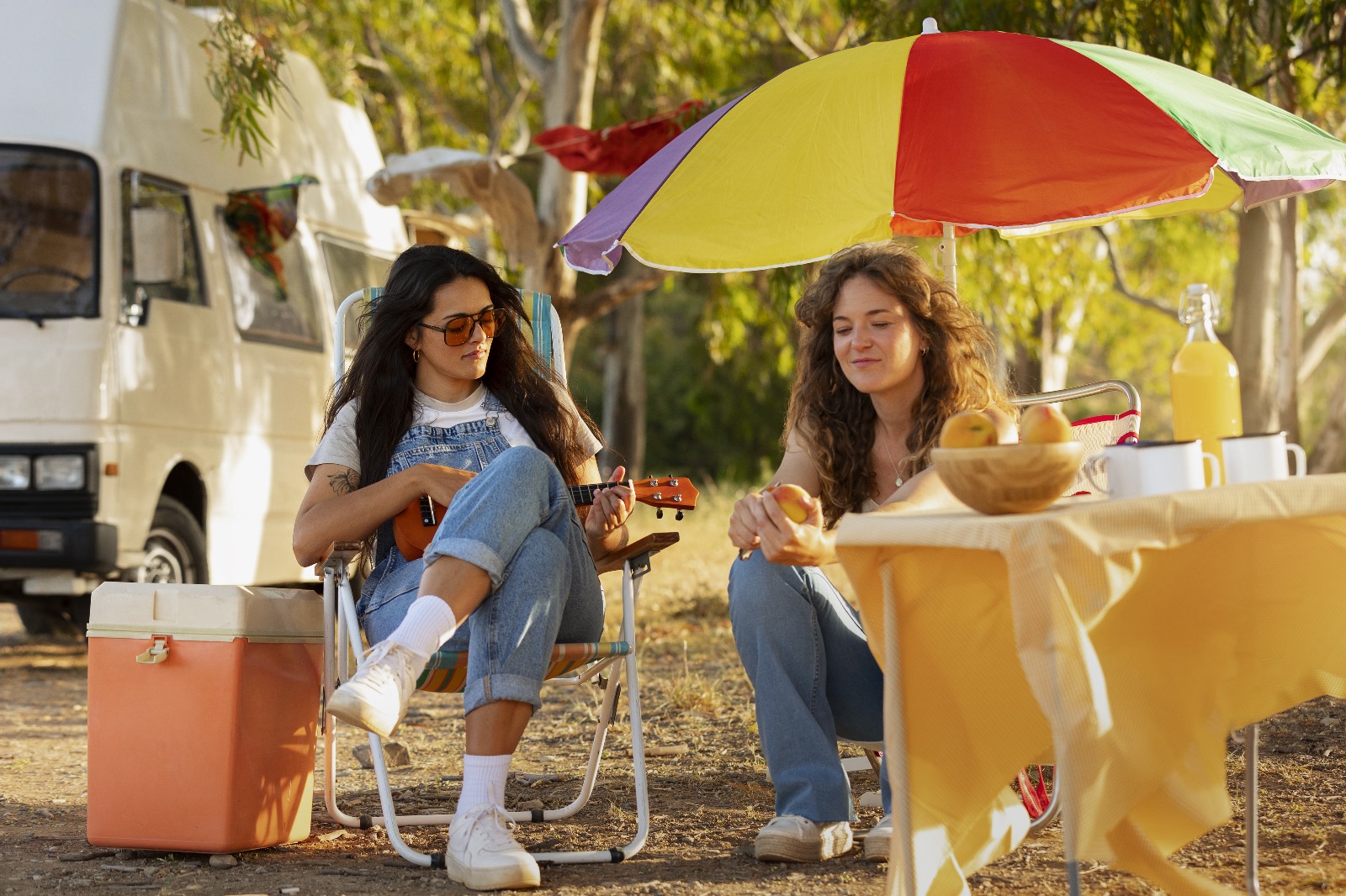 Sumérgete en la experiencia consciente de hospedarte en eco-campings que abogan por la sostenibilidad ambiental durante el mes de agosto, brindándote la oportunidad de conectar con la naturaleza de forma respetuosa y responsable. Descubre la armonía entre el ser humano y su entorno natural al elegir alojamientos comprometidos con prácticas eco-friendly que preservan los recursos y fomentan un turismo más sostenible.